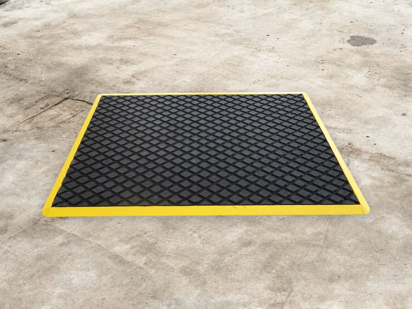 anti-slip mat, Gummimatte, schwarze Gittermatte, gelber Rand, Bodenmatte
