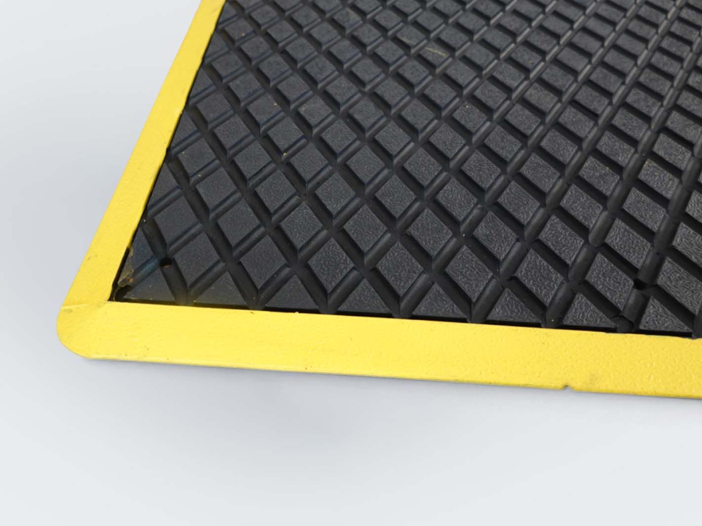 anti-slip, fußbodenmatte, gummi gitter, schwarzes quadrat muster, gelbe kante