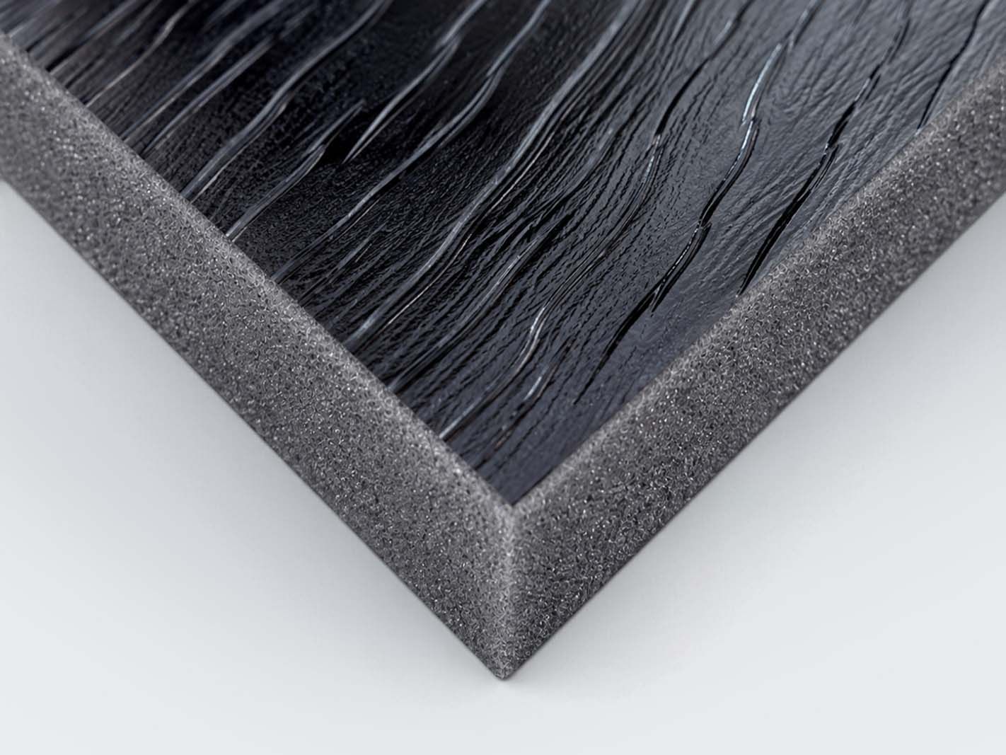 Schwarzer Rahmen, Schaumstoffkanten, Filzunterlage, Holzoptik, Schwarzgrau